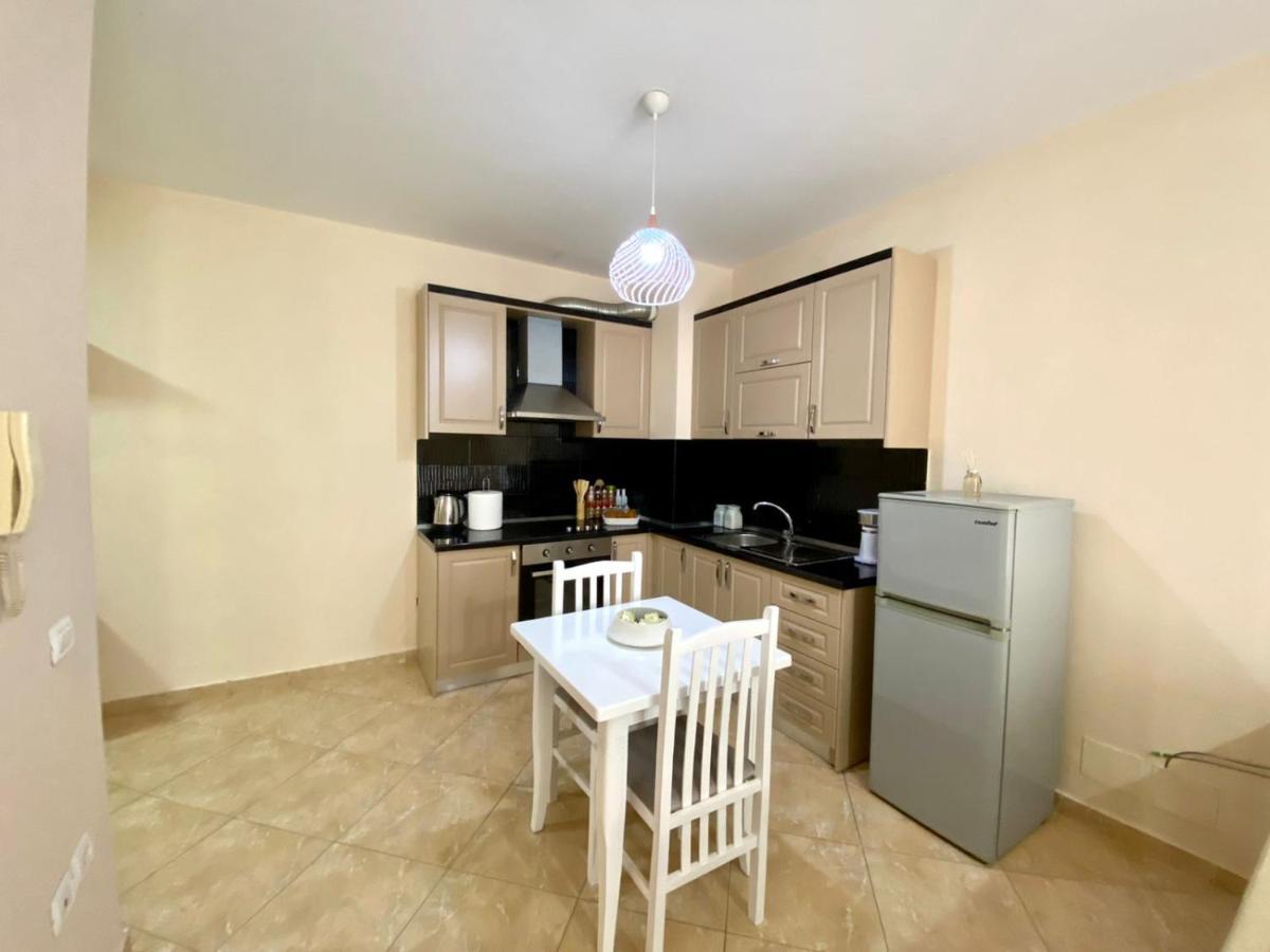 Chlo Apartment 2 Tirana Eksteriør billede